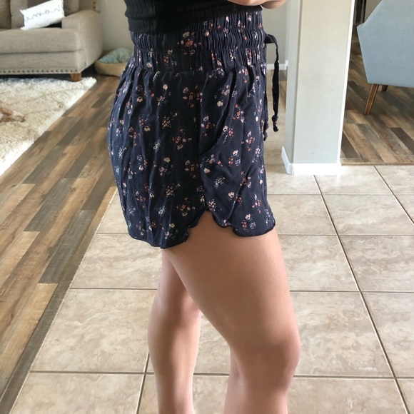 HOLLISTER free flowing summer shorts size XS - Picture 3 of 7